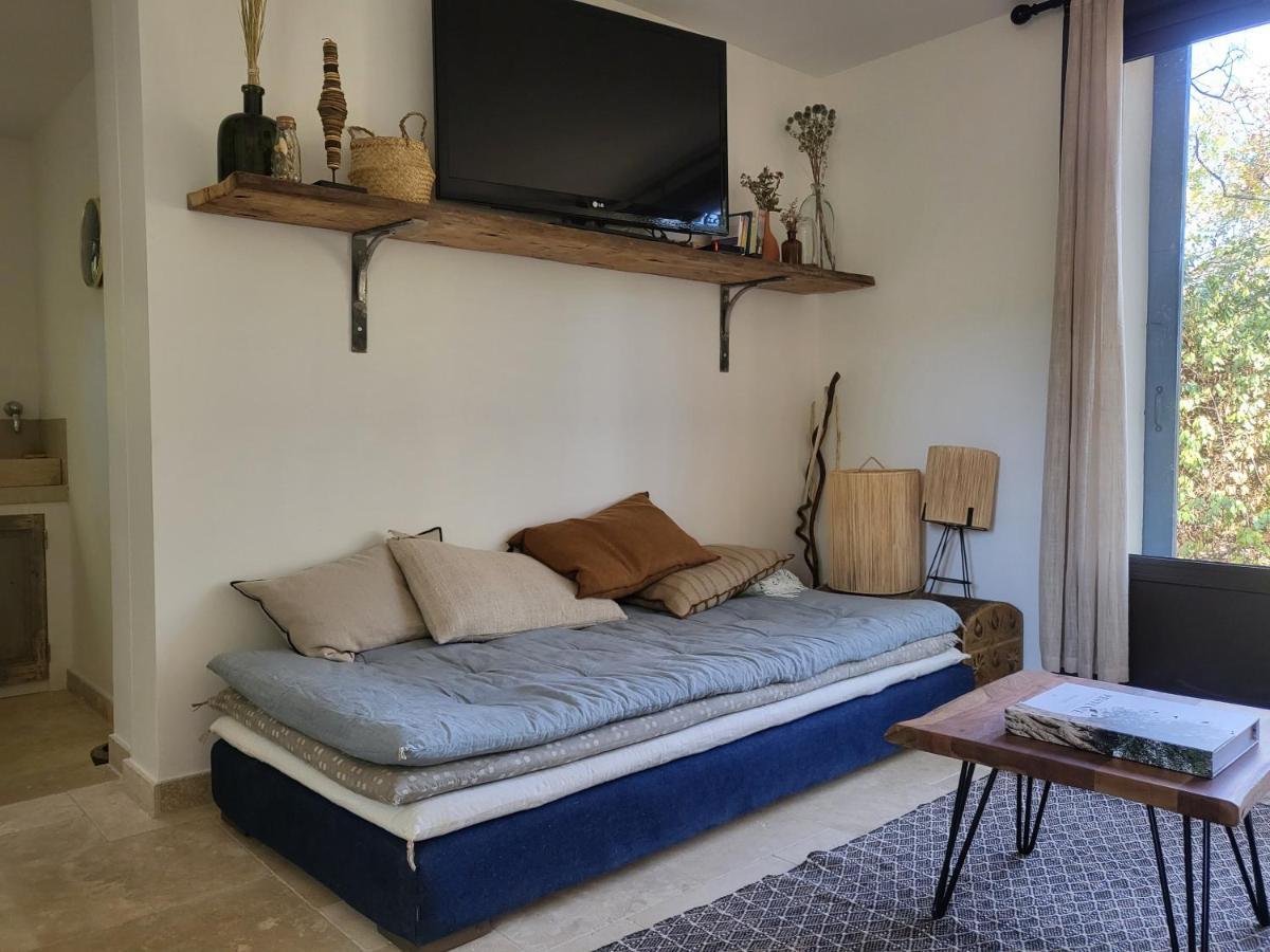Le Cabanon Bed & Breakfast Ménerbes Екстериор снимка